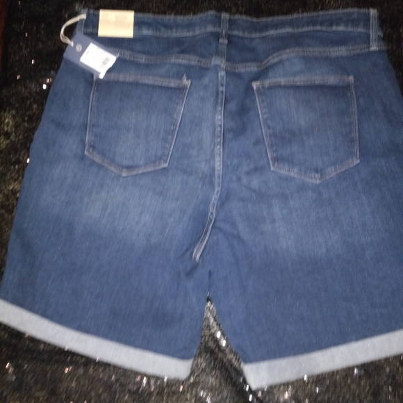 MID RISE BERMUDA SHORTS 22W NEW WITH TAG COLOR  MIDNIGHT  BLUE - Picture 4 of 6